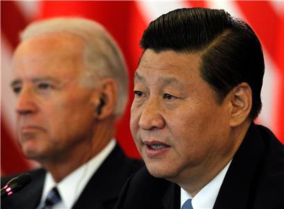 Man kennt sich: Xi Jinping (r.), Präsident von China und Generalsekretär des Zentralkomitees der Kommunistischen Partei Chinas (KPCh), und Joe Biden, „Gewählter Präsident“ („President elect“) der USA, während einer Pressekonferenz im Jahr 2011.
