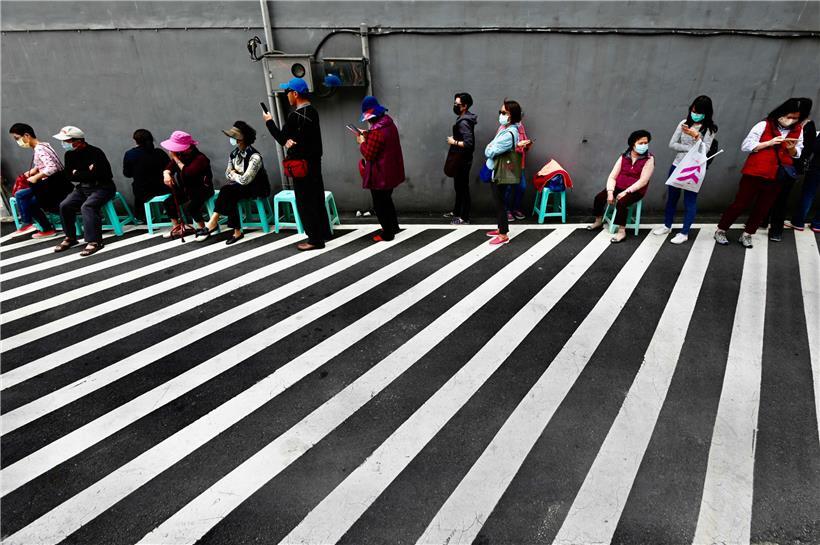 Man muss warten, aber es ist für jeden etwas da: Taiwan hat keinen Mangel an Masken, trotzdem ist der Gesichtsschutz rationiert
