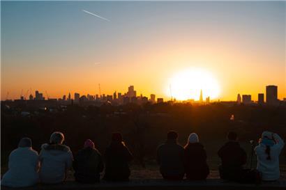 „Manche Brücken wurden abgebrochen“: die Londoner Skyline im Sonnenuntergang
