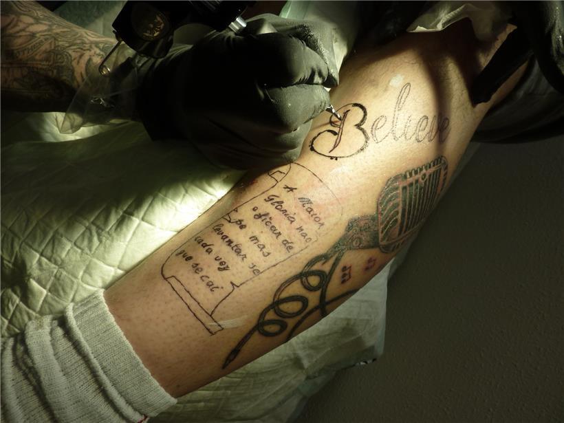 Manche Häftlinge wollen sich nach ihrer Entlassung auch professionnell als Tattoo-Künstler etablieren
