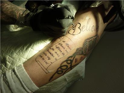 Manche Häftlinge wollen sich nach ihrer Entlassung auch professionnell als Tattoo-Künstler etablieren
