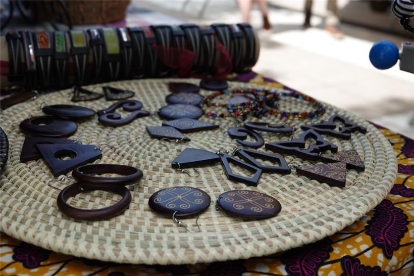 Manche Stände boten auch Handwerkskunst an