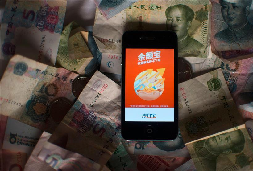 Manchen Kunden kommt Online-Banking immer noch chinesisch vor. Sie bevorzugen den persönlichen Kontakt am Schalter ihrer Hausbank.

