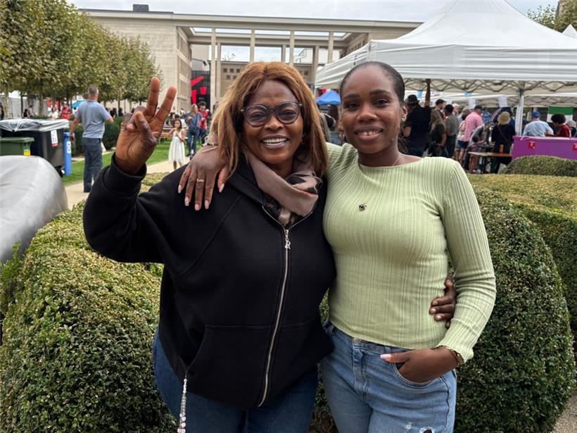 Mani Aline (l.) und Carla (r.) fühlen sich in Esch pudelwohl
