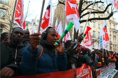 Manifestation contre la loi immigration hier devant l’Assemblée nationale

