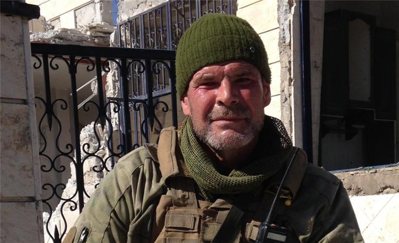 Marat Gabidullin mit Waffe und in Uniform: Selbst Moskaus Machtzentrale leugnet nicht mehr, dass es eine russische Söldner-Gruppe mit dem Namen Wagner gibt
