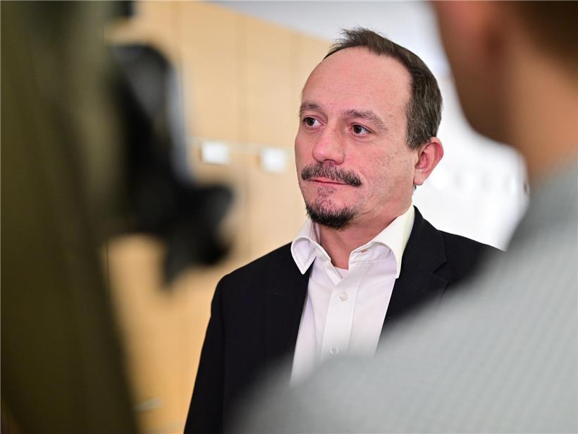 Marc Baum bei Caritas-Kommissionssitzung mit HUT, 2025, soziale Arbeit und Engagement.