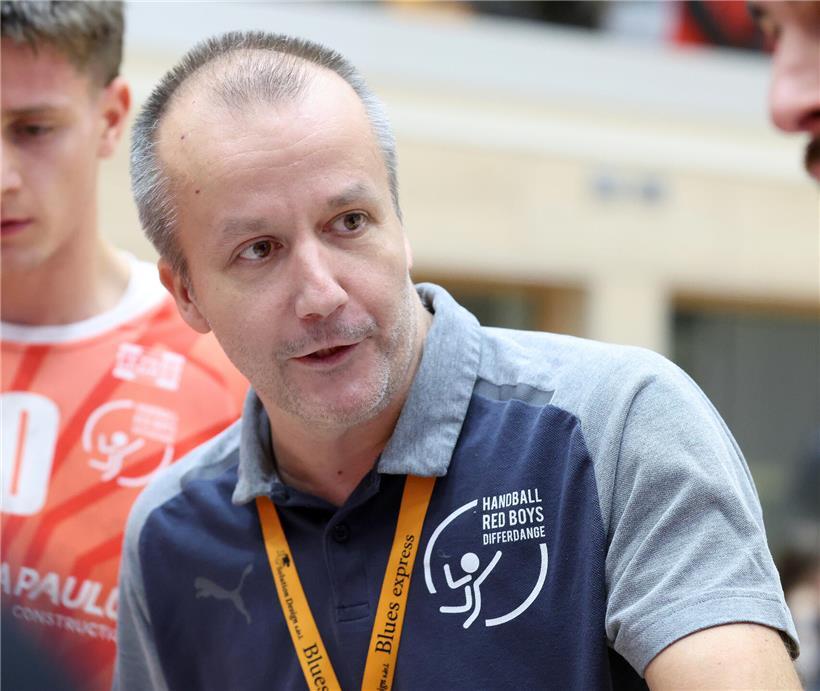 Marc Breser als neuer Cheftrainer der Red Boys Mannschaft im Sommer 2024 beim Training