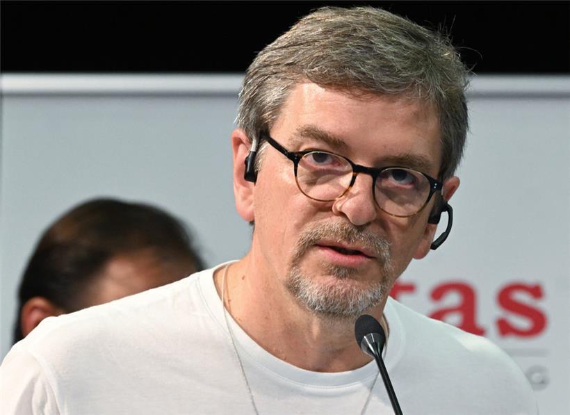 Marc Crochet versuchte die Caritas-Mitarbeiter am Montagmorgen zu beruhigen
