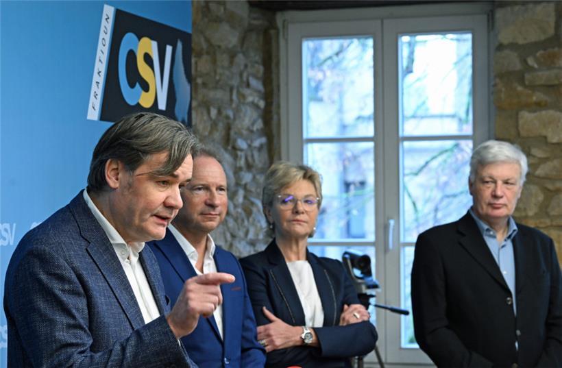 Marc Lies, die beiden CSV-Fraktionssprecher Gilles Roth und Martine Hansen, Parteipräsident Claude Wiseler (v.l.n.r.) sowie Ko-Präsidentin Elisabeth Margue kritisierten die Wohnungsbaupolitik der Regierung
