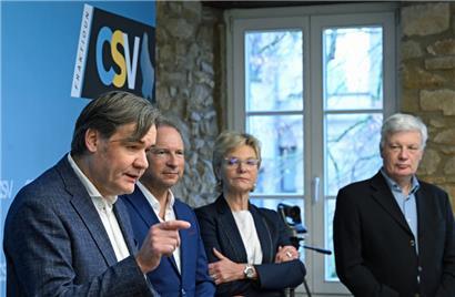 Marc Lies, die beiden CSV-Fraktionssprecher Gilles Roth und Martine Hansen, Parteipräsident Claude Wiseler (v.l.n.r.) sowie Ko-Präsidentin Elisabeth Margue kritisierten die Wohnungsbaupolitik der Regierung
