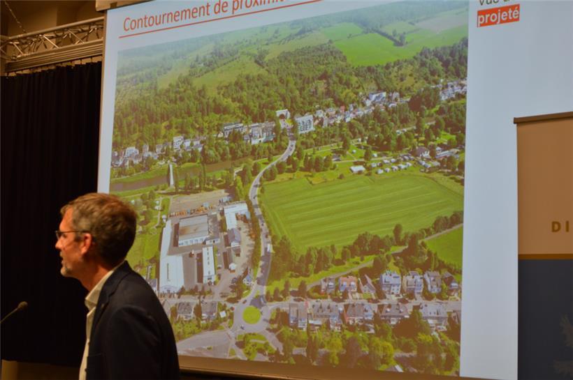 Marc Ries von der Straßenbauverwaltung erklärte die Streckenführung der geplante...