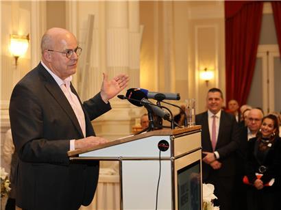 Marc Spautz bei Ansprache auf dem Neujahrsempfang der CSL vor Publikum in festlicher Atmosphäre