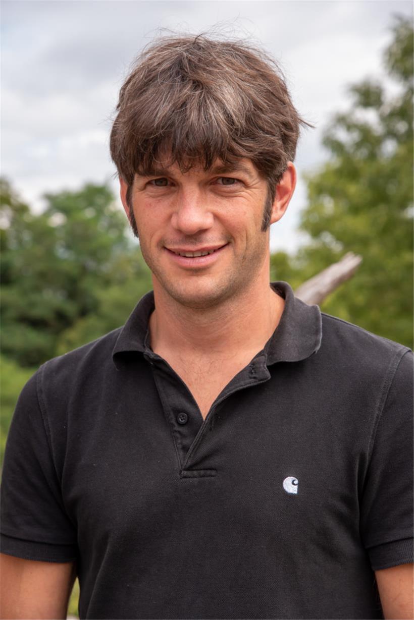 Marc Thiel ist als Naturschützer und Imker tätig
