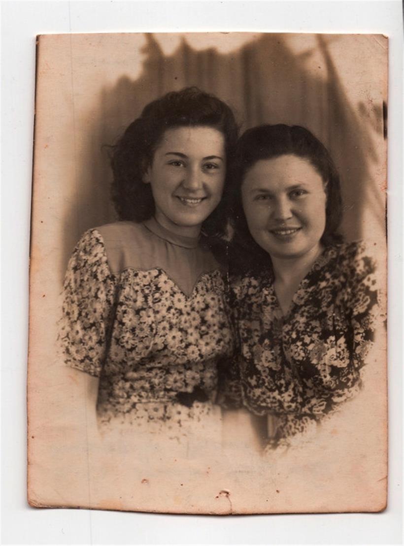 Maria Talpa (l.) und ihre Freundin Sascha nach dem Krieg
