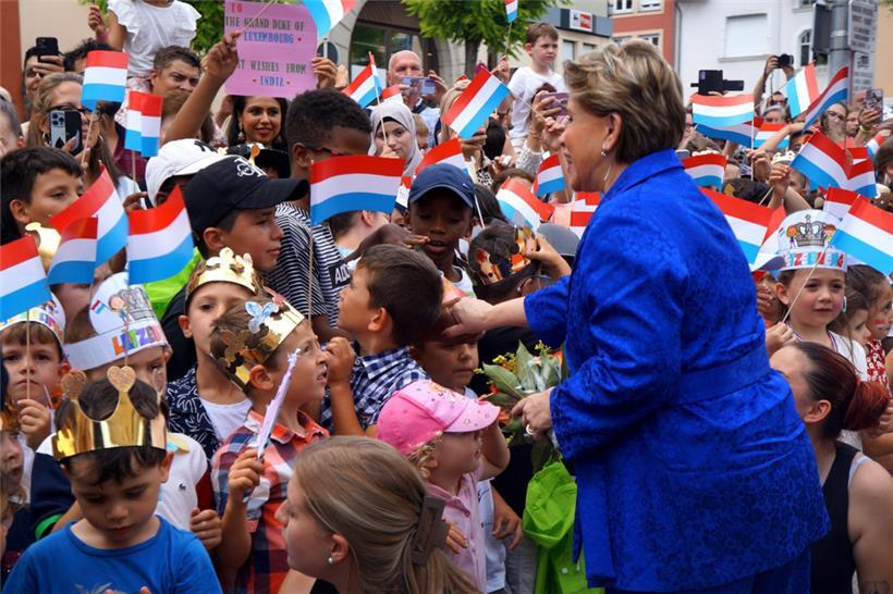 Maria Teresa wird unter großem Jubel empfangen
