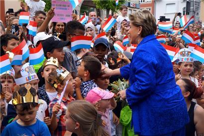 Maria Teresa wird unter großem Jubel empfangen
