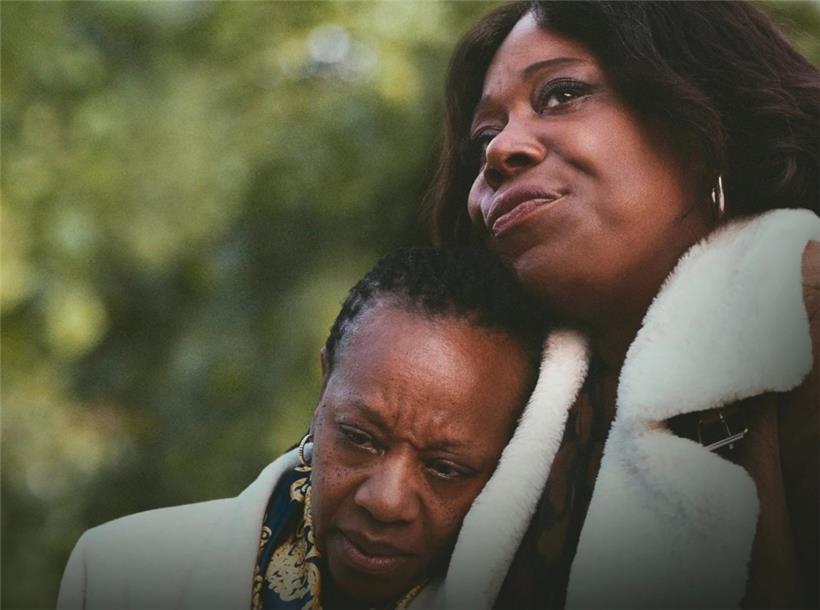 Marianne Jean-Baptiste und Michele Austin in „Hard Truths“ 
