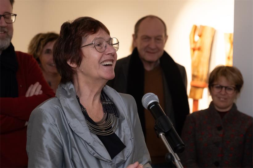 Marie-Josée Kerschen ist seit mehr als 50 Jahren als Bildhauerin aktiv. Ihre Werke zeugen von ihrem Bekenntnis zum Humanismus, ihrer Solidarität zu ihren Mitmenschen und ihrem Engagement für den Schutz der Natur.
