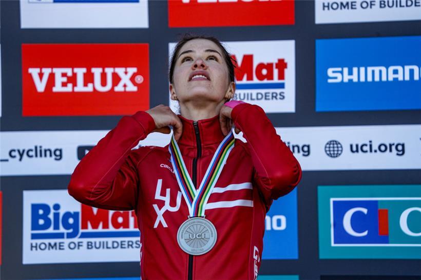 Marie Schreiber durfte sich am Sonntagnachmittag in Liévin die Silbermedaille umhängen lassen
