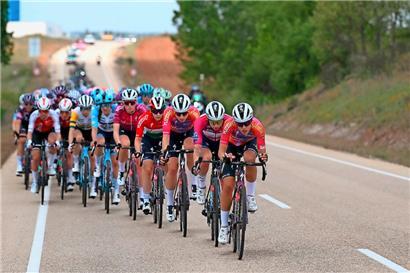 Marie Schreiber führte bei den WorldTour-Rennen teilweise über mehrere Kilometer das Feld an
