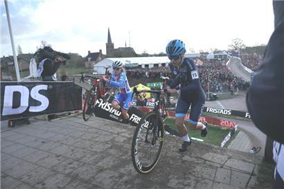 Marie Schreiber hatte einen Rückstand von 2:05 Minuten auf die Siegerin Shirin van Anrooij
