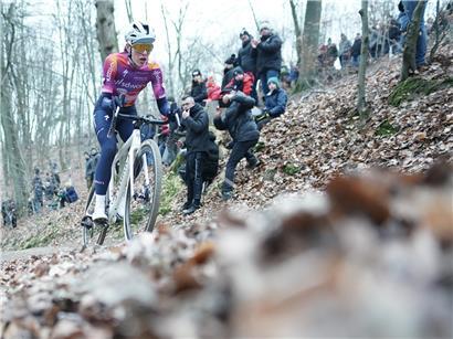 Marie Schreiber, Favoritin auf den Landesmeistertitel Damen, konzentriert im Wettkampf mit sportlicher Kleidung