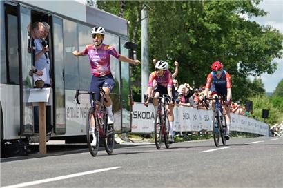 Marie Schreiber jubelte am Sonntag über ihren Erfolg im Straßenrennen der Damen
