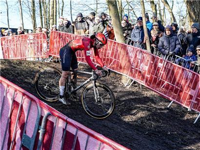 Marie Schreiber beim Training in Maasmechelen und Hoogerheide, verbessert ihre Form für den Wettkampf