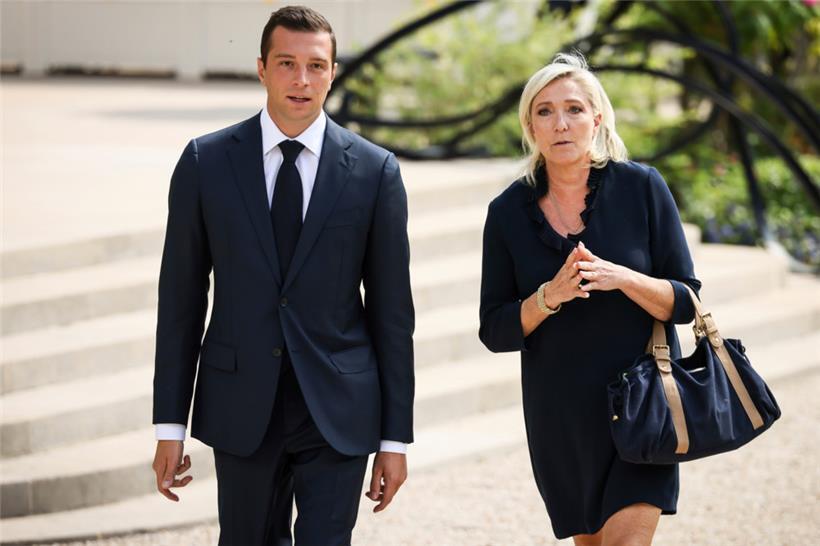 Marine Le Pen (r) und Jordan Bardella
