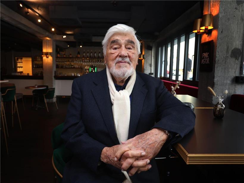 Mario Adorf bei der Matinee der 4K-Restaurierung von „Winnetou I“ im Münchner Arri-Kino, Dezember 2023