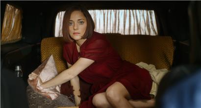 Marion Cotillard joue Ann, une cantatrice célèbre, qui tombe amoureuse de …
