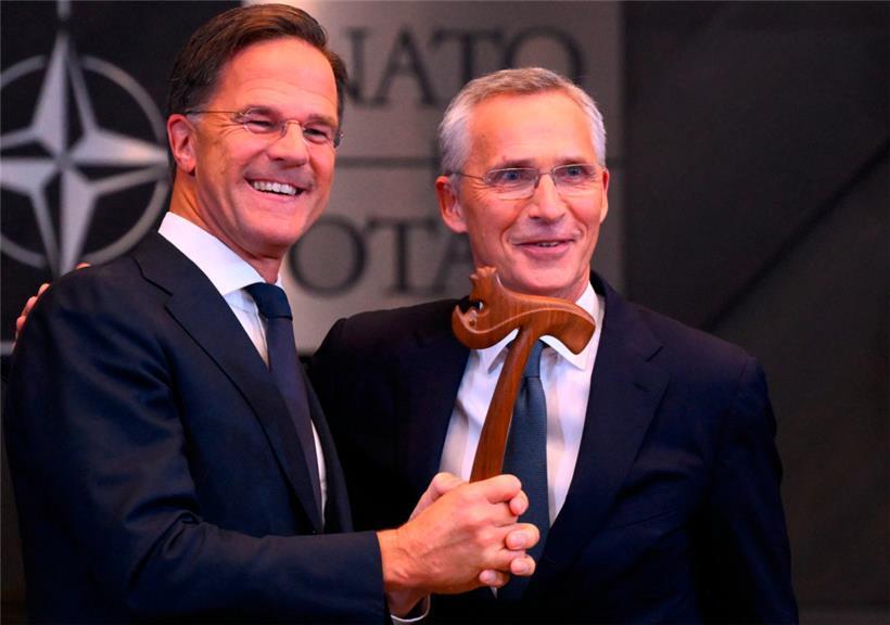 Mark Rutte (l.) mit seinem Vorgänger Jens Stoltenberg 
