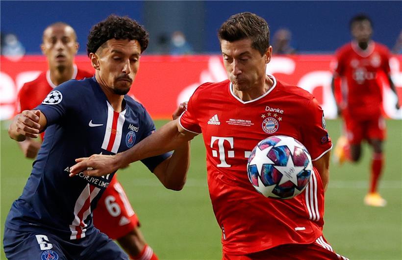 Marquinhos (PSG) und Robert Lewandowski (Bayern) kämpfen um den Ball
