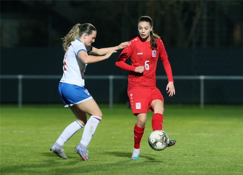 Marta Estevez ist nach den Verletzungen von Laura Miller, Charlotte Schmit und Marisca Soares die letzte gestandene Spielerin im Mittelfeld
