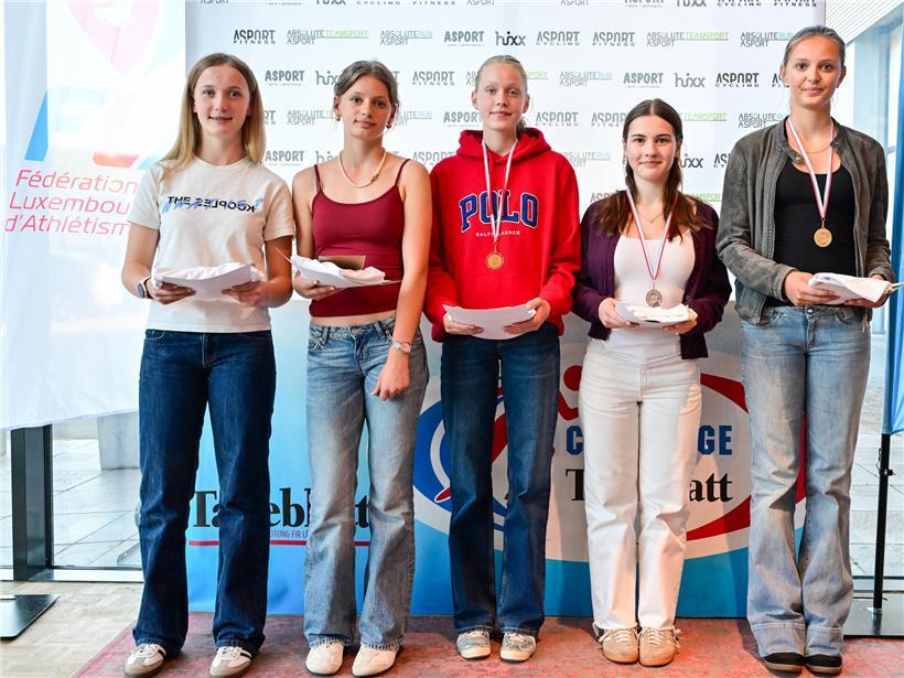 Marta Husting (Fola) gewinnt U16 Rennen 2011 vor Nahla Mallinger (CAB) und Elise Lensment (CSL)
