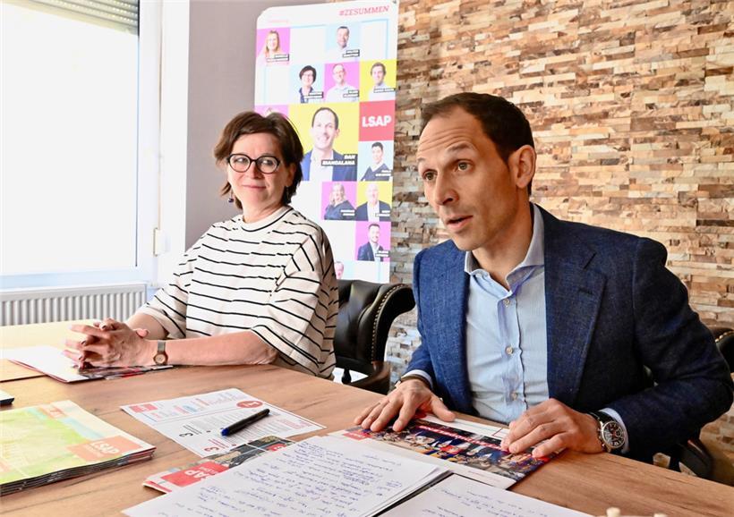 Martine Bodry-Kohn (links) und Dan Biancalana bei der Vorstellung des LSAP-Wahlprogramms
