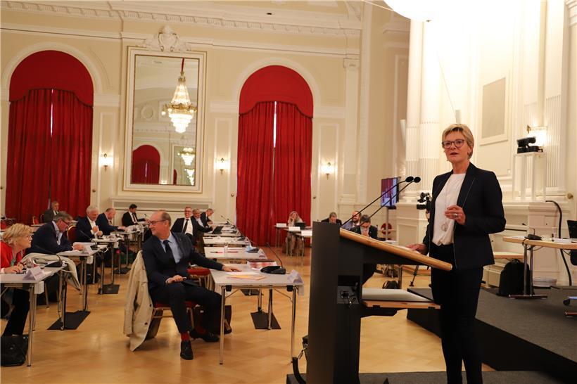 Martine Hansen trat als Erste ans Rednerpult, um auf die Rede zur Lage der Nation einzugehen
