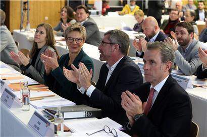 Martine Hansen wird am Samstag einen anderen Tischnachbarn haben: Anders als 2019 wird Frank Engel beim anstehenden Kongress nicht dabei sein
