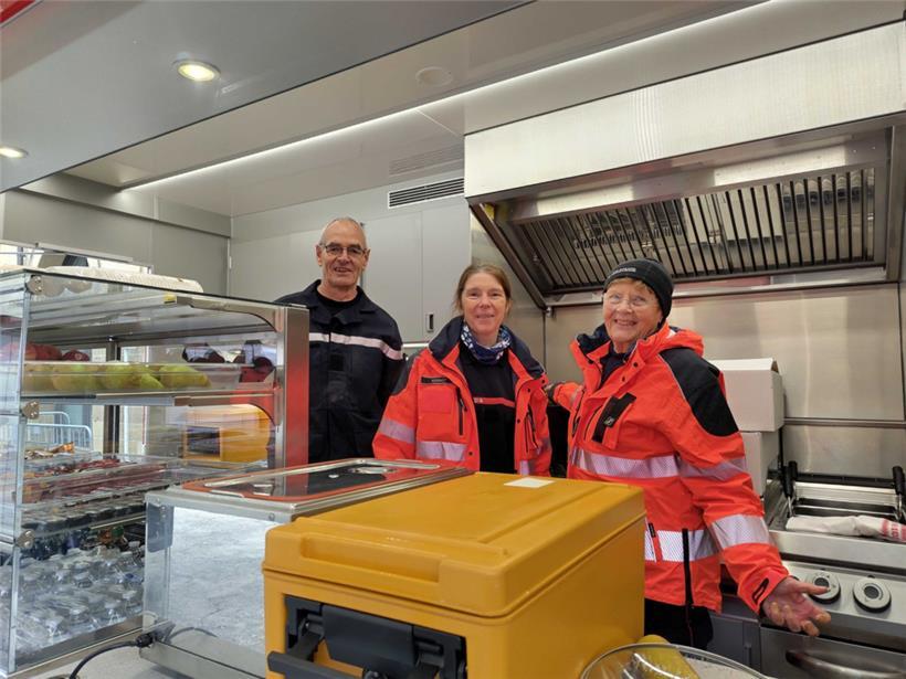 Maryse kümmert sich mit dem restlichen Team des „Groupe ravitaillement“ um die Versorgung der Polizisten und Notdienste
