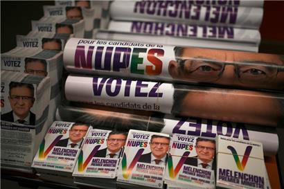 Matériel de campagne de la Nupes pour les élections législatives en juin 2022
