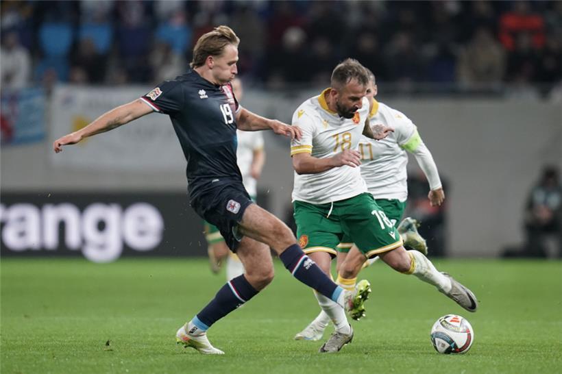 Mathias Olesen (l.) bleibt der 2. Bundesliga erhalten
