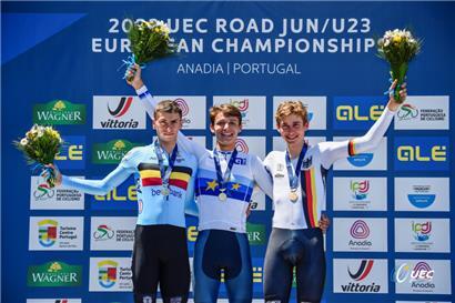 Mathieu Kockelmann (M.) ist der erste luxemburgische Europameister im Radsport
