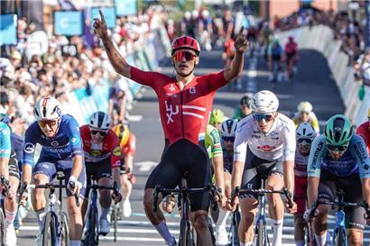 Mathieu Kockelmann jubelte am Donnerstag in Mamer über den Etappensieg
