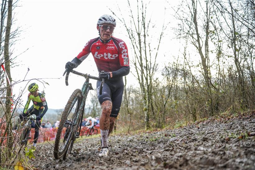 Mathieu Kockelmann präsentierte sein neues Outfit im Lotto-Trikot beim Neujahrscross in Petingen
