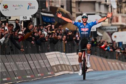 Mathieu Van der Poel gewann am Samstag mit Mailand-Sanremo das erste Monument der Saison
