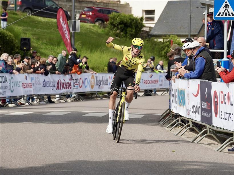 Matisse van Kerckhove jubelt nach Erfolg am Freitag in Burscheid