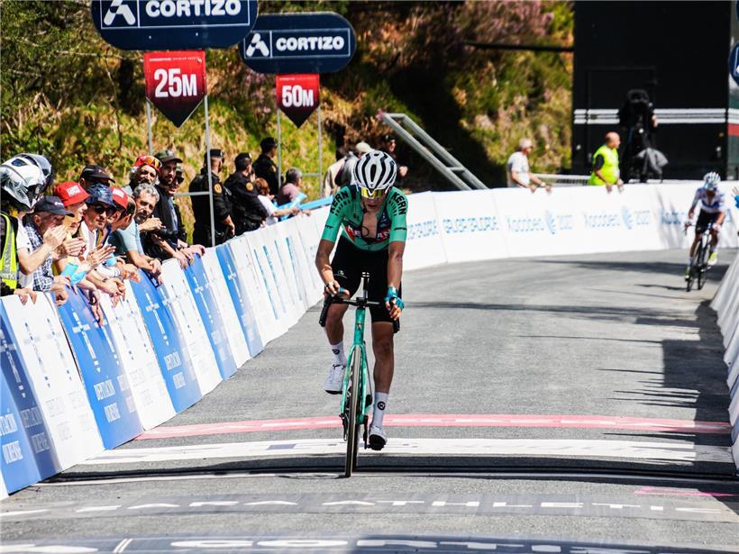 Mats Wenzel erreicht als 17. das Ziel einer schweren Etappe beim O Gran Camino am Freitag