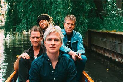 Matthew Caws (vorne) und seine Band Nada Surf
