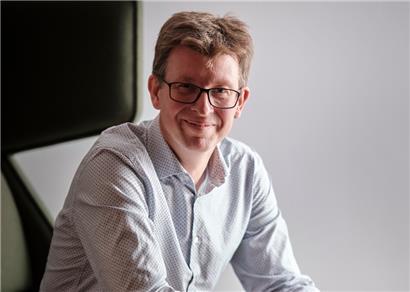 Matthew Studdert-Kennedy: „Wenn man einen so tollen Spielplatz wie die Philharmonie hat, muss man den natürlich voll ausnutzen. Und da sind der Fantasie eigentlich keine Grenzen gesetzt.“
